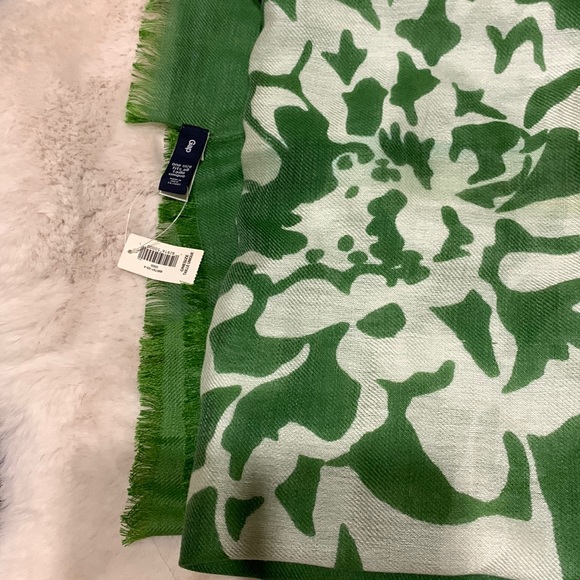 NWT Huge size Scarf/wrap🧣 - Picture 2 of 3